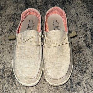 Tan Women’s Hey dudes w/pink accent